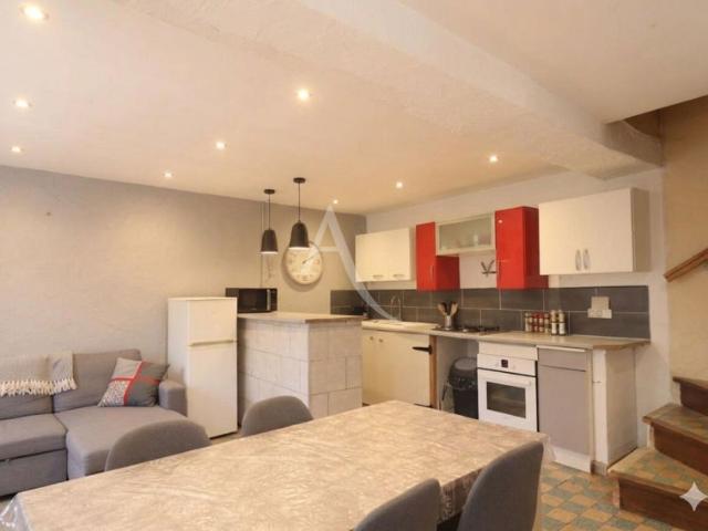 UNE MAISON DE VILLAGE PLEINE DE POTENTIEL À RÉNOVER VALENSOLE