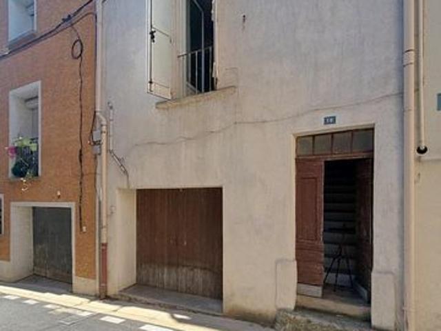 Une maison de village pleine de potentiel, avec immense garage et grenier aménageable, à deux pas de Lamalou les Bains