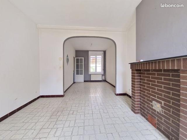 Une maison de ville mitoyenne de 77,9 m²