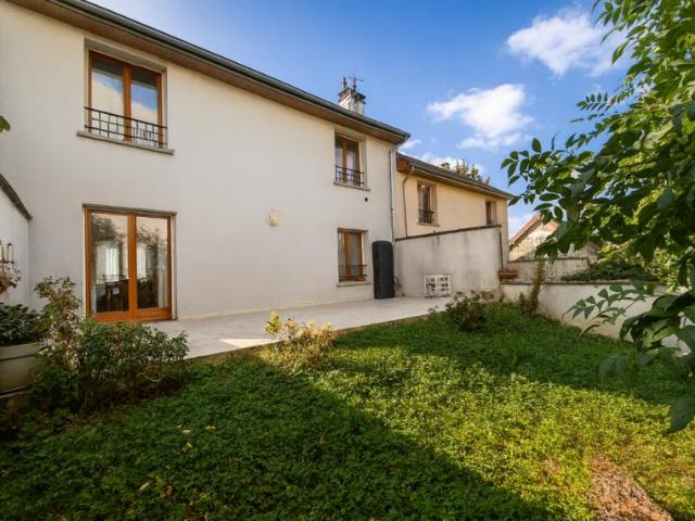 Une maison de 2011 avec 2 chambres