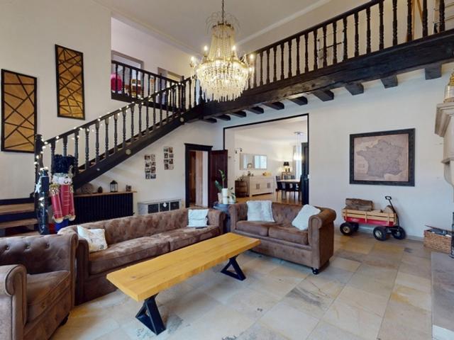 À vendre, ensemble immobilier comprenant une maison d'habitation de caractère et 6 appartements en location