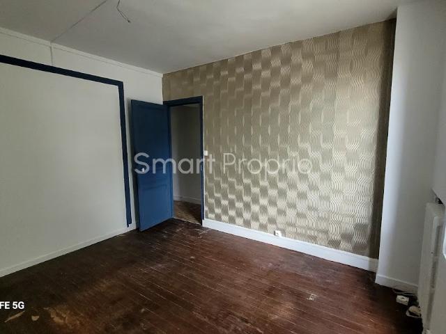 Une maison édifiée sur sous sol mitoyenne des 2 coté, 5 pièces 91m2