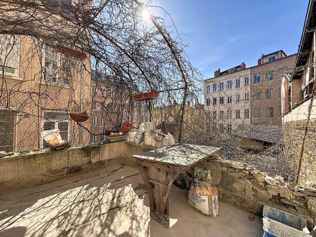 UNE MAISON EN HAUT DES PENTES