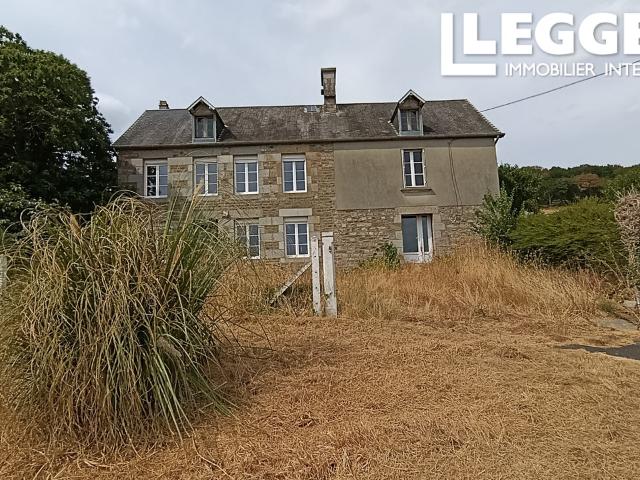 Une Maison en Pierres dans le campagne, pres de Landelles et Coupigny. 2 chambres plus potential
