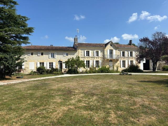 Une maison grandiose, spacieuse, magnifique et 1.2 hectares