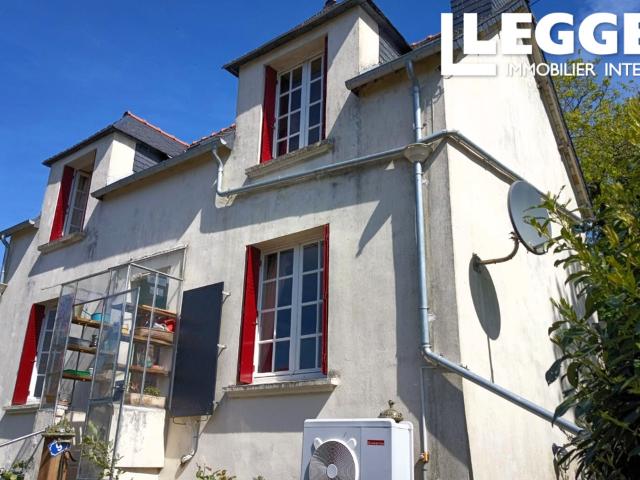 Une spacieuse propriété de deux chambres, avec dépendances et terrain, située dans un emplacement idyllique