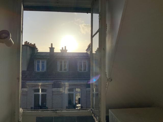 Une Studette calme et plein soleil rue Théodule Ribot