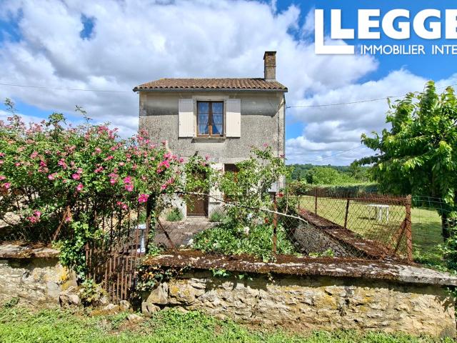Une petite maison charmante idéale pour une ou deux personnes cherchant la tranquilité d'une vie simple