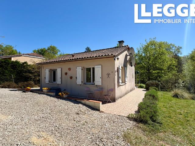 OFFRE ACCEPTÉE: Une petite maison individuelle idéale, avec une chambre, dans un cadre idyllique