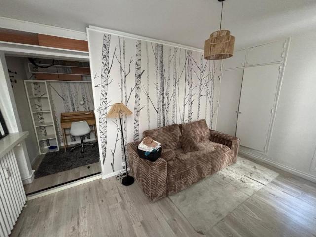 Une pièce Paris 12 23m²