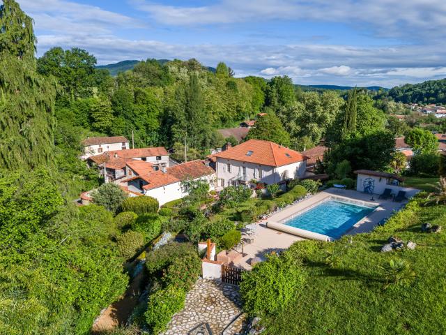 Une propriété magnifique et unique dans un excellent emplacement à Aspet