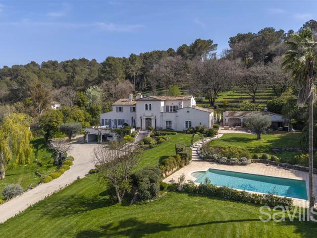 Une Proprieté Majestueuse au Cœur de Valbonne 800m² Valbonne