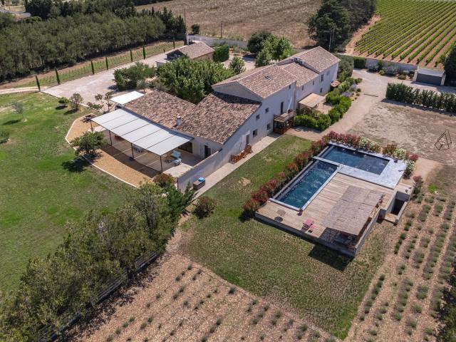 Une propriété avec gîtes, piscines et salle de réception 750m² Pernes les Fontaines