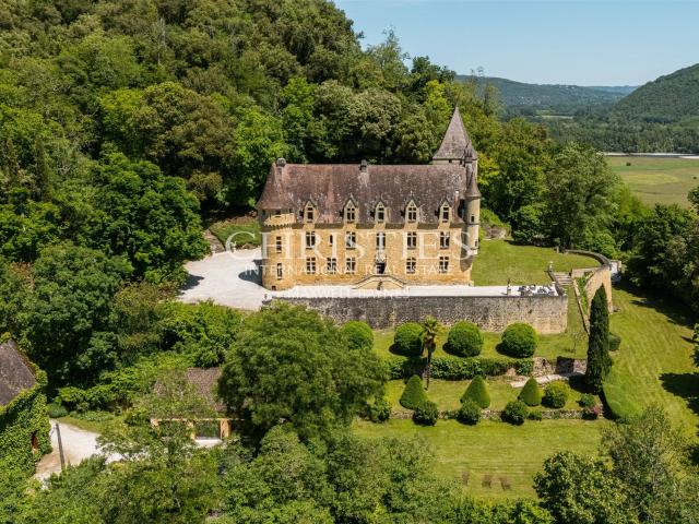 Une propriété d’exception dominant la vallée de la Dordogne 1150m² Sarlat la Canéda