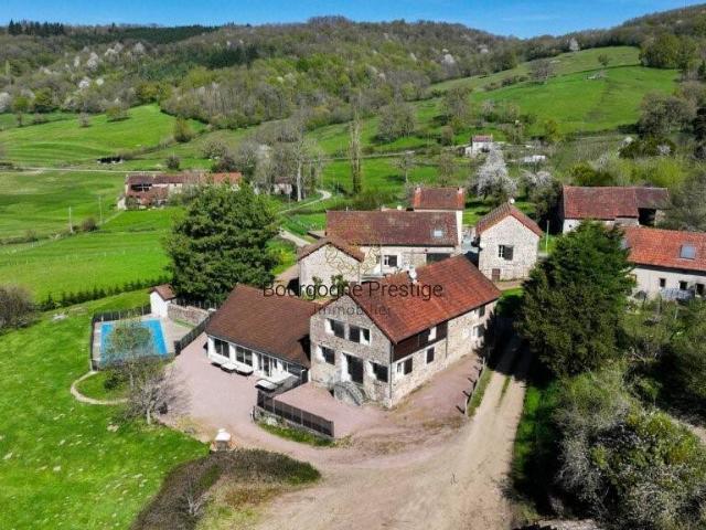 UNE PROPRIETE DE 612 M² POUR LOCATION DE TOURISME QUATRE GITES