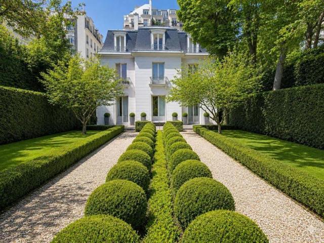 UNE PROPRIÉTÉ D'EXCEPTION À L'ABRI DES REGARDS PARIS XVI