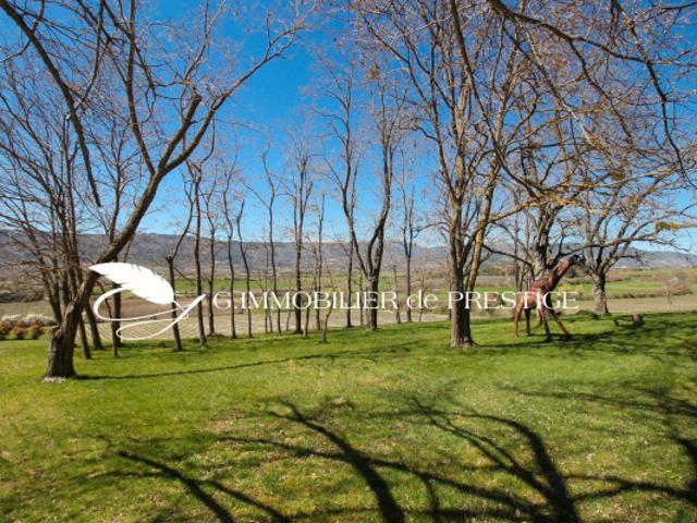 Une propriété d'exception au coeur d'un domaine de 9 hectares