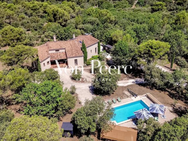 Une propriété d'exception face au Mont Ventoux 313m² Venasque