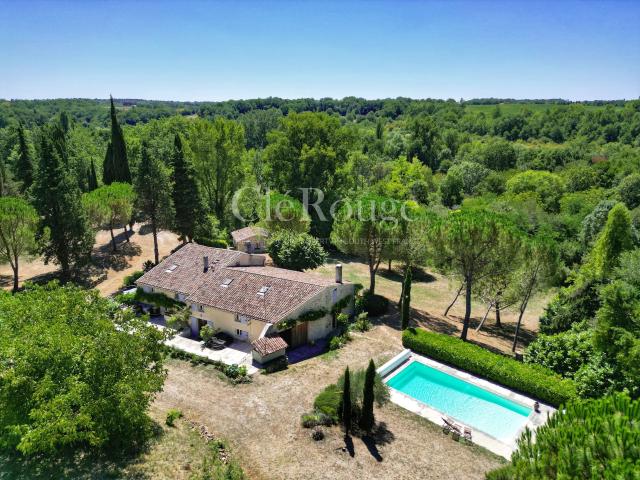 Une propriété privée dans la campagne girondine à proximité d’un charmant village