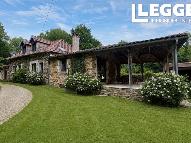 Une propriété rénovée de grande qualité. Maison de luxe entièrement meublée comprenant 4 chambres. Salle de sp