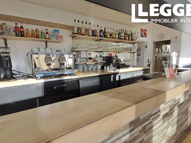 Une propriété résidentielle magnifiquement entretenue pour y vivre et une entreprise florissante pour la dével
