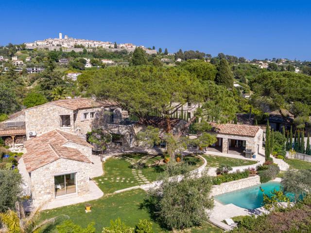 Une propriété signature au charme rare à proximité de Saint. 238m² La Colle sur Loup