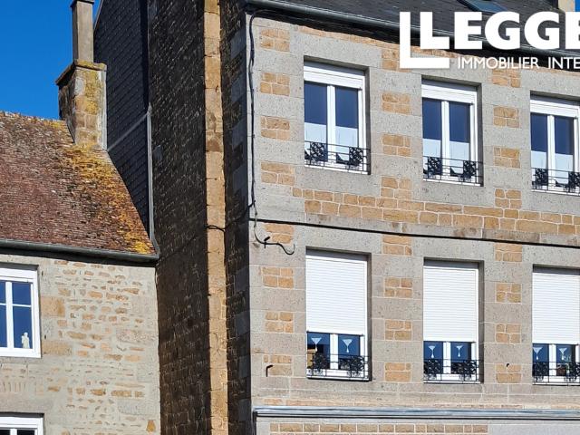 Une propriété villageoise chargée d'histoire, très prisé village de La ancien chateau, La Carneille