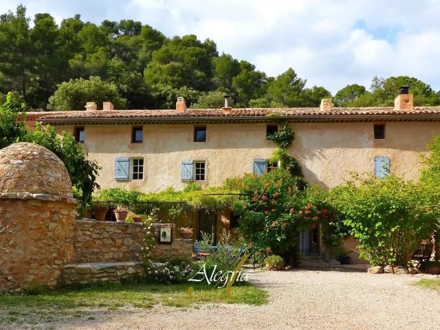 Une propriété vivante, rare et inspirante pour projets agric. 505m² Aups
