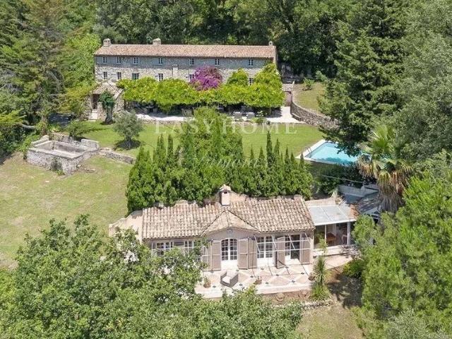 Une œuvre d'art vivante: la renaissance d'un mas en pierre. 500m² Châteauneuf Grasse