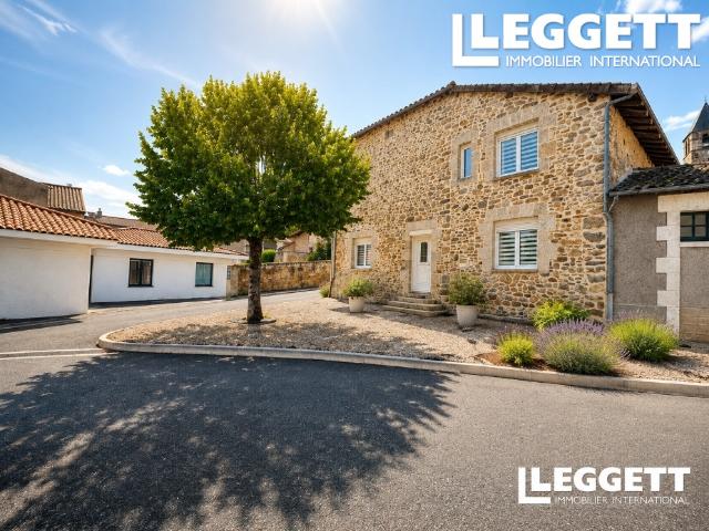 UNE VÉRITABLE MERVEILLE, Belle maison en pierre rénovée avec jardin et terrasse, prêts à vous