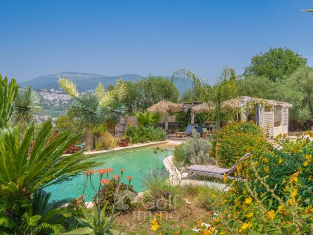 Une villa contemporaine de 160 m² avec une annexe de 60 m², sur un terrain de 2 600 m