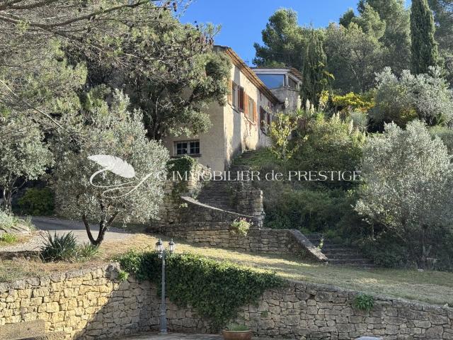 Une villa avec vue panoramique et piscine dans une pinède 200m² Carpentras
