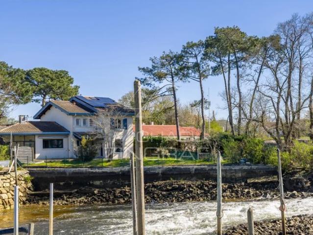 URGENT Une villa d'architecte dans un décor authentique au Port de la Hume