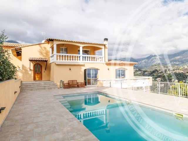 Une villa paisible avec des vues panoramiques époustouflantes