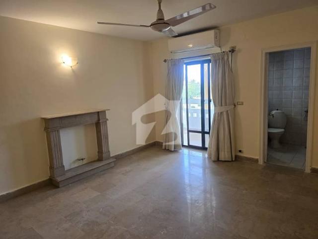 Unfurnished 4bedroom Apartment For Rent
