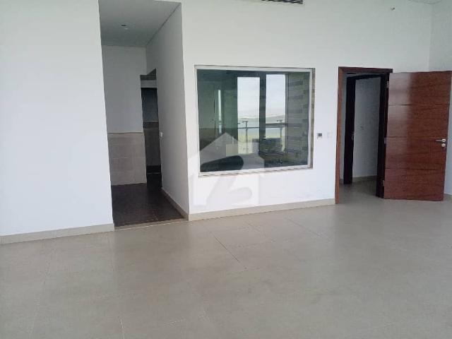 Unfurnished 2 Bed Apartment Available For Rent Having Best View Of Lake