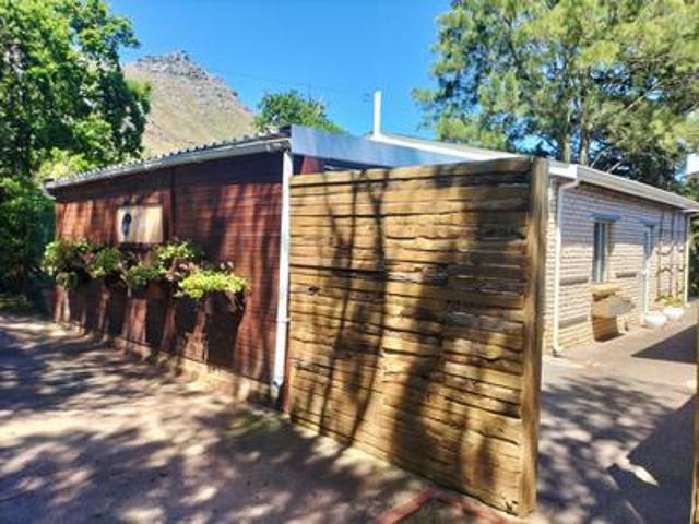 unfurnished 2 bedroom garden cottage.