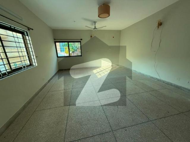 Unfurnished 2Bed apartment F 11 Markaz