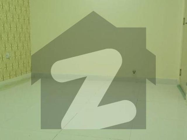 Unfurnished apartment available for rent ine11 e 11/4