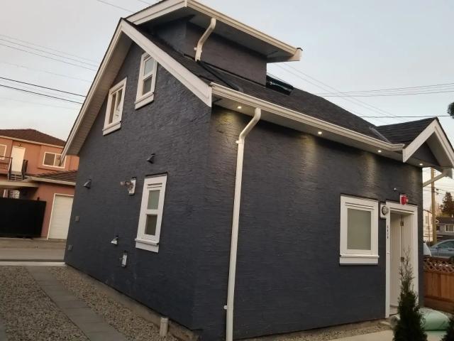 UNFURNISHED LANEWAY HOUSE 2 Bedrooms | 2 Full Bathrooms | $2400 Vancouver