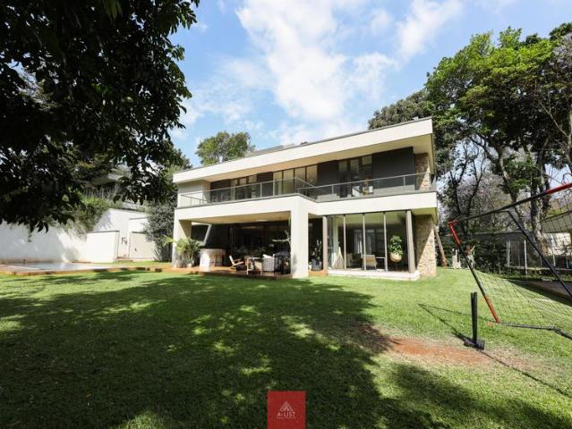 Unfurnished luxury 5 bedroom villa for rent
