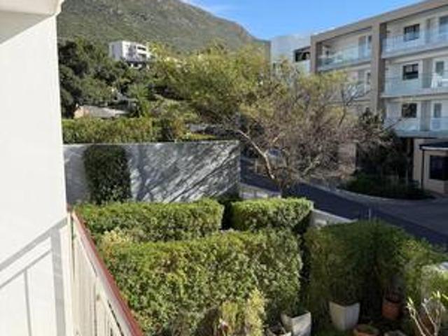unfurnished modern 1 bedroom apartme.