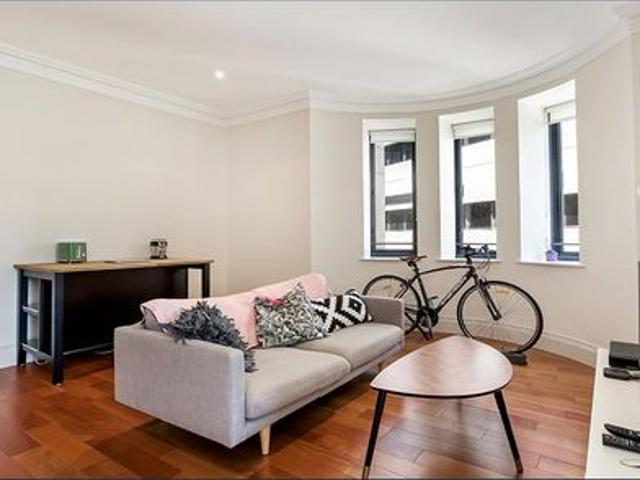 Unfurnished one bedroom apartment