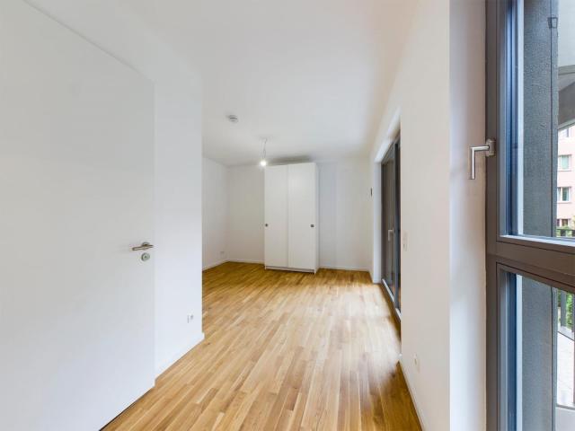 Unfurnished studio apartment near Kreuzberg