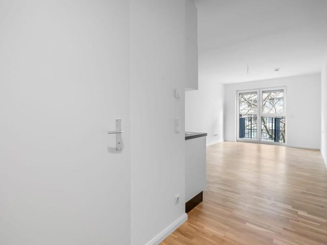 Unfurnished studio in Lichtenberg