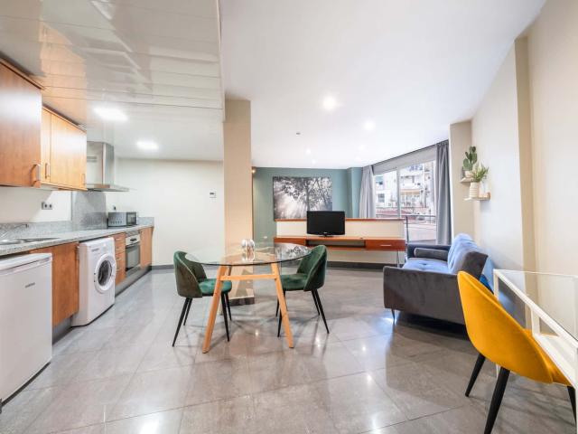 UNI1704 · Nice studio