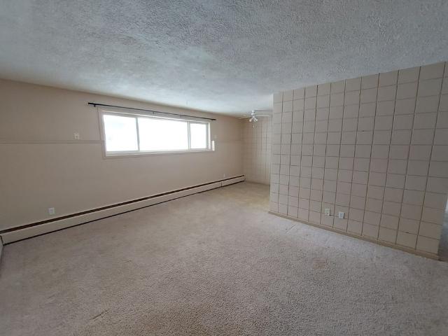 Unit Available Now in Eastview!