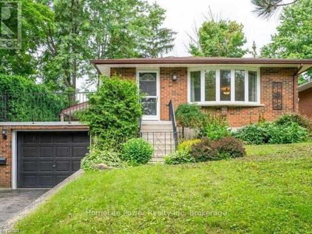 B 573 Glen Manor Boulevard, Waterloo, ON, N2L 4T7 house for lease | Listing ID X13603 | Royal LePage