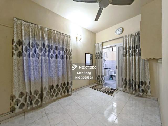 Unit come with 2 car park, nice & cozy unit, corner lot provide more privacy, nice swimming pool view, neighbour chinese