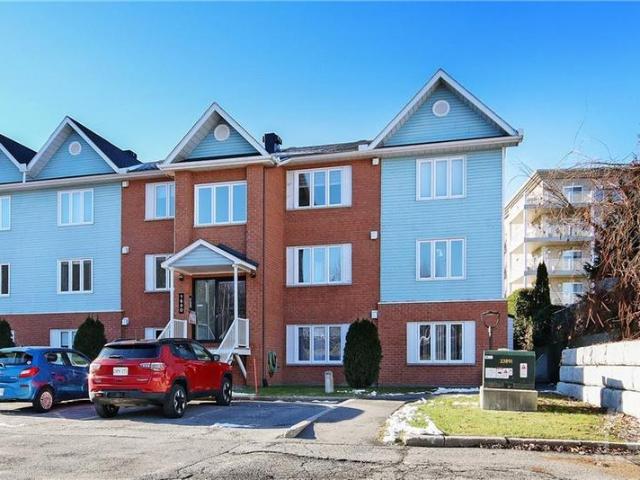Unit D2 160 EDWARDS Street